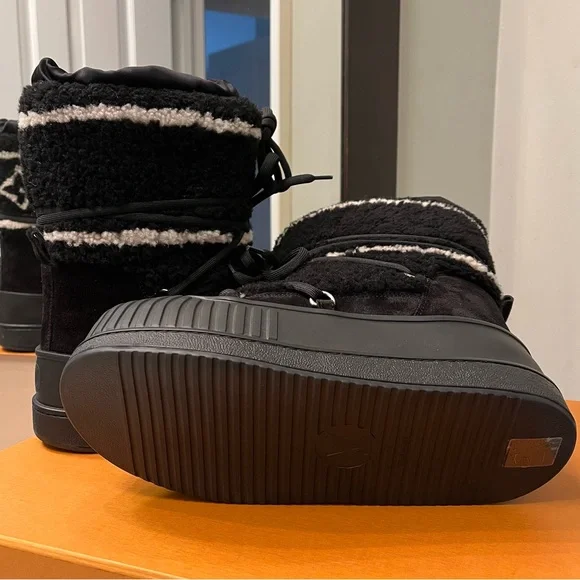 LOUIS VUITTON boots - Picture 3 of 10
